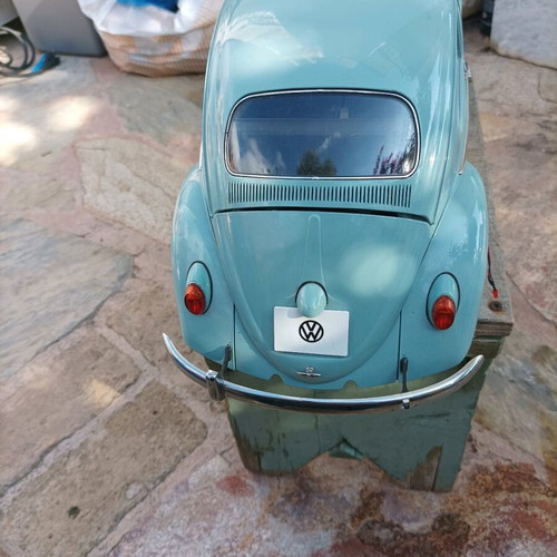 Volkswagen Beetle 1:8 scale model by HACHETTE like new