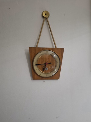 Ρολόι τοίχου Mid-Century Modern σαν καινούργιο με σχοινί και ξύλο