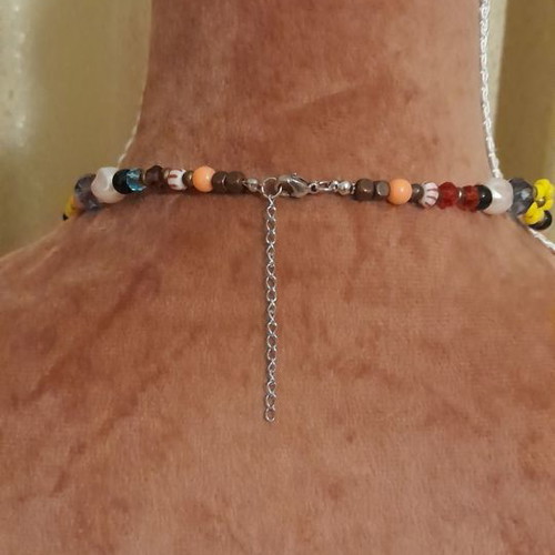 Beaded necklace with daisies new, multicolored