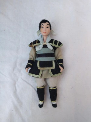 Mulan soldier collectible porcelain doll Disney like new