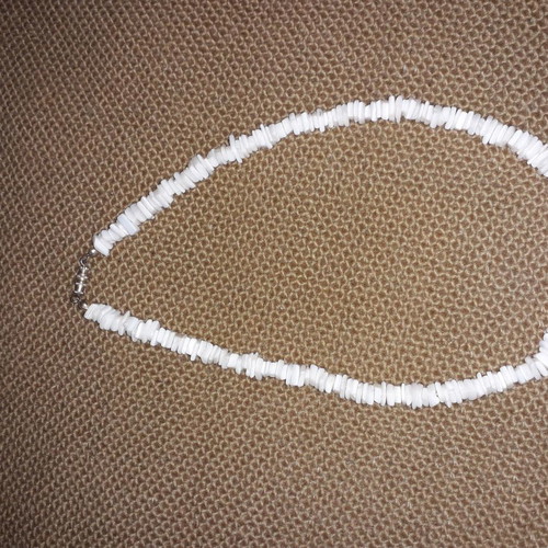 Vintage necklace used, shell with screw clasp