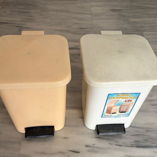 Pedal bin 7.5lt like new, plastic bathroom waste container