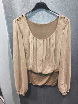 Chiffon blouse like new with gold details, one size