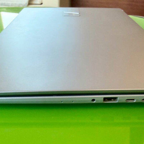 Asus Vivobook S15 OLED 2.8K 120Hz Ryzen 7 5800H 16GB RAM 1TB SSD Windows 11 Home like new