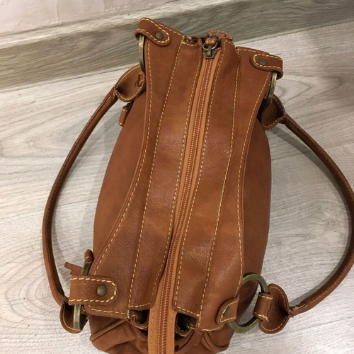 Guy Laroche leather shoulder bag like new, brown