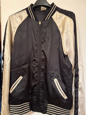 Bershka thin satin sweatshirt size M like new, black and gold