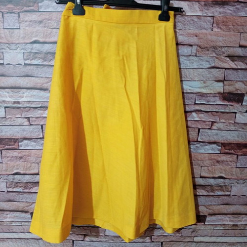 Vintage women's midi skirt like new, yellow, size M