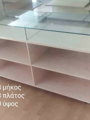 Βιτρίνα Dural σαν καινούργια με ροδάκια για κατάστημα ή σπίτι