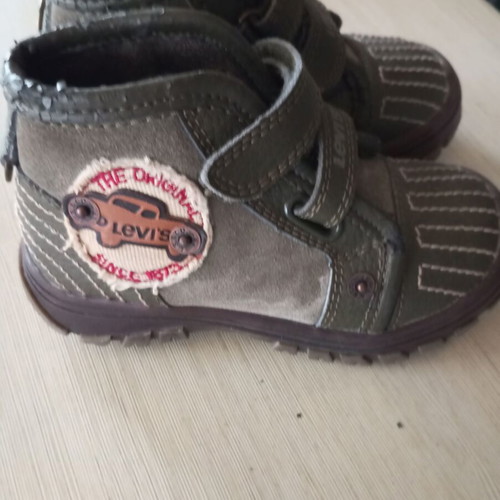 Levi's boys' boots size 26, like new, green