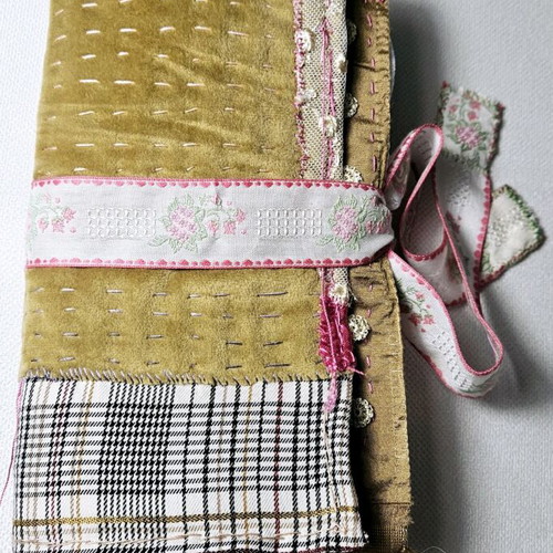 Handmade book/pouch for needles and threads like new