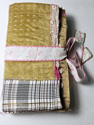 Handmade book/pouch for needles and threads like new