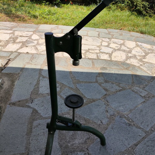 Bottle capper stand like new for standard caps