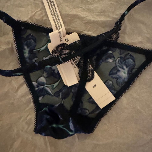 Victoria’s Secret thong new, black multicolor