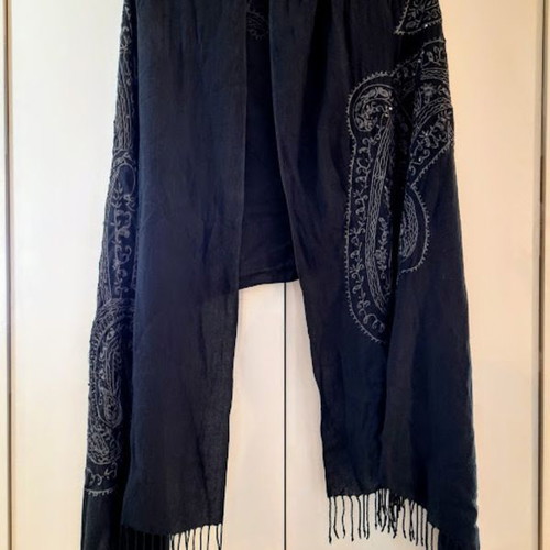 Viscose scarf with embroidered sequins used, black and grey