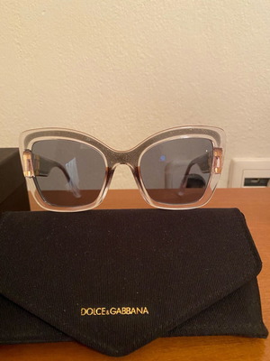 Dolce & Gabbana sunglasses like new, white