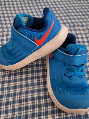 Βρεφικό παπούτσι Nike Star Runner no 21 σαν καινούργιο