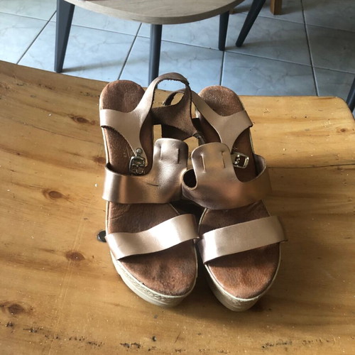 Women Leather Platform Sandals like new, beige, size 40