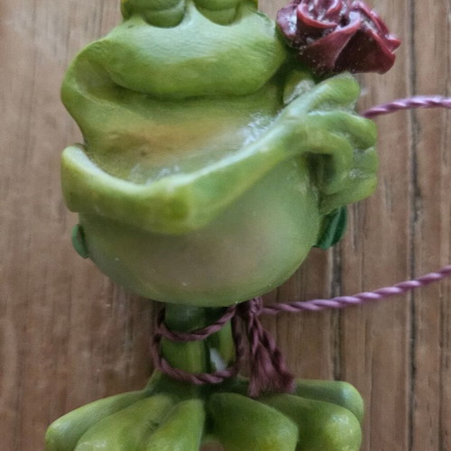 Frog figure like new, 5 cm