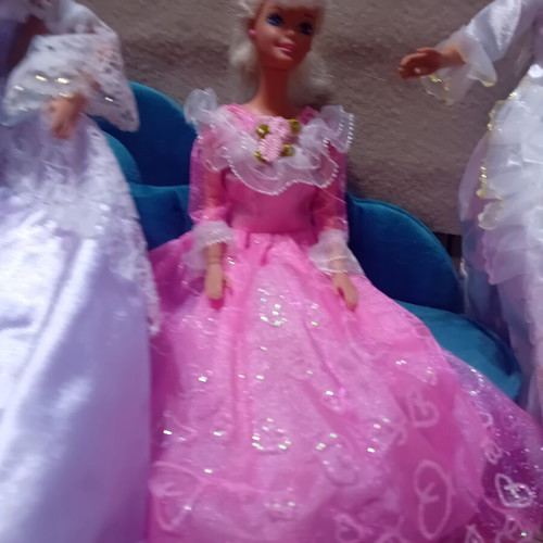 Barbies lot No7 vintage with dresses