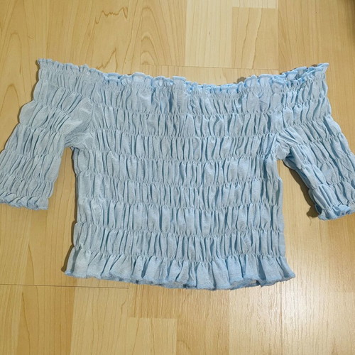 Top off shoulder crop pastel blue size S like new