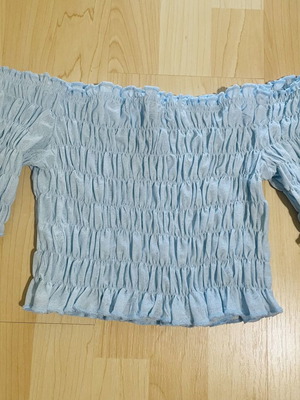 Top off shoulder crop pastel blue size S like new