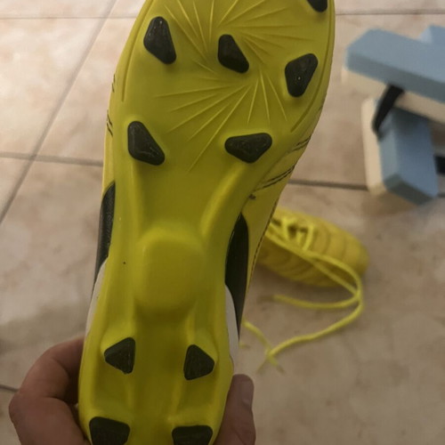 Children's football shoes like new, size 37, yellow