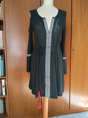 Black boho dress with cut-out shoulders like new