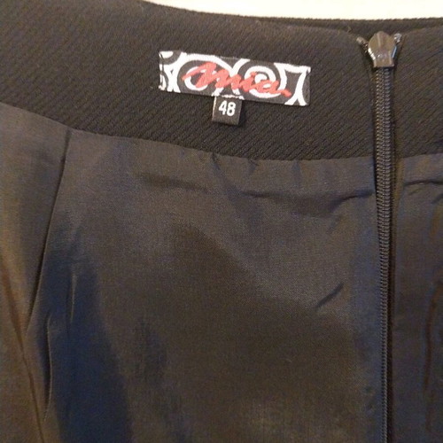 Mia pencil skirt black like new, size L