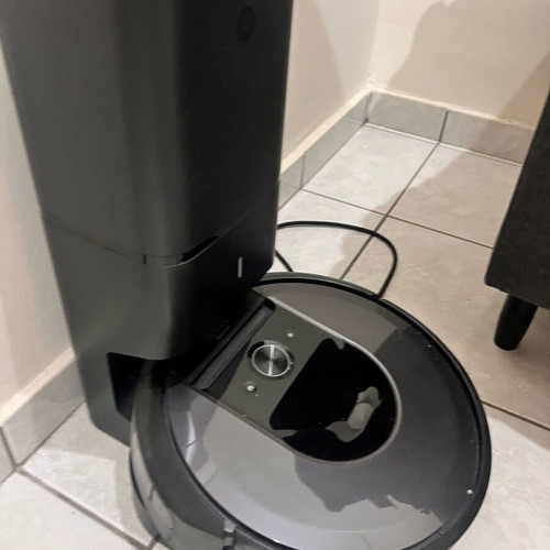 iRobot Roomba i7 like new