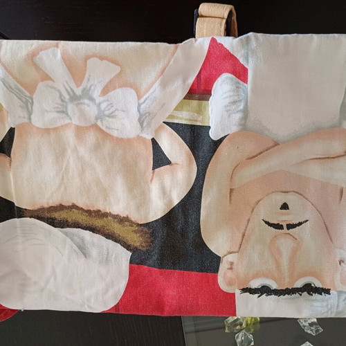 Maxwell Williams kitchen apron like new