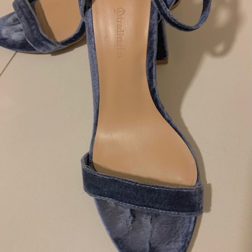 Stradivarius blue velvet sandals used, size 39