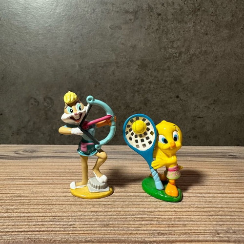 Looney Tunes Kinder Surprise 2004 figures like new, set
