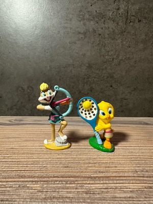 Looney Tunes Kinder Surprise 2004 figures like new, set