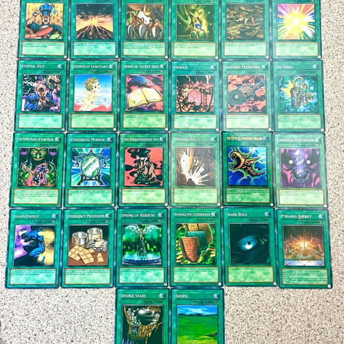 Yu-Gi-Oh! collection like new with rare and classic 130+ cards