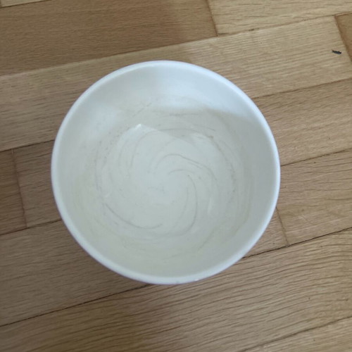Glass bowl used with internal cracks