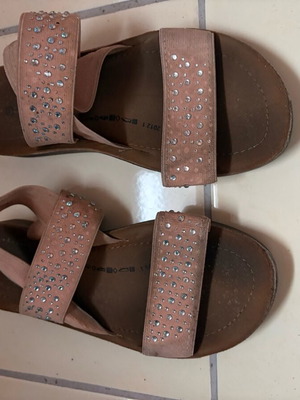 Σανδάλια Graceland 33 μπεζ με στρας μεταχειρισμένα, άνετη εφαρμογή