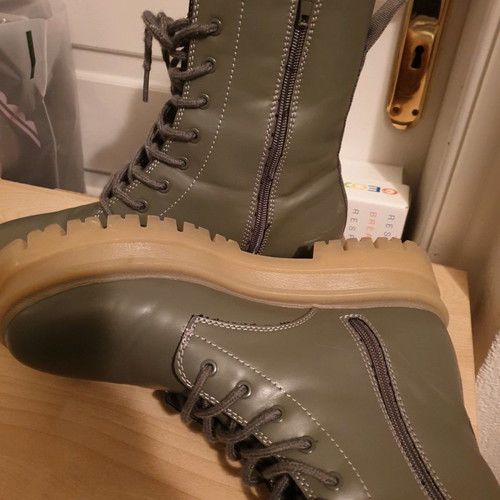 Green boots used with laces size 39