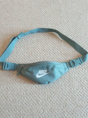 Τσαντάκι μέσης Nike καινούργιο, τιρκουάζ και metallic grey