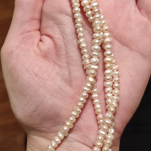 Pearl necklace used, white pearls