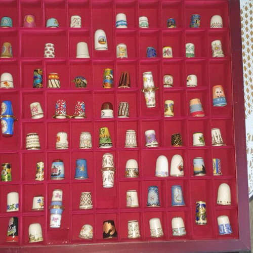 Collectible porcelain and ceramic thimbles used, pack of 77 with wooden case