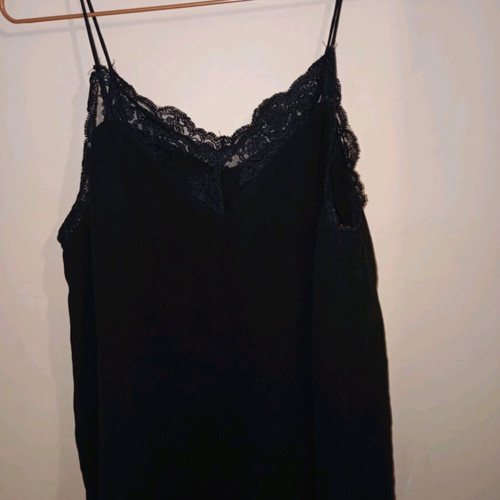Women's elegant camisole top with lace and lining like new, black