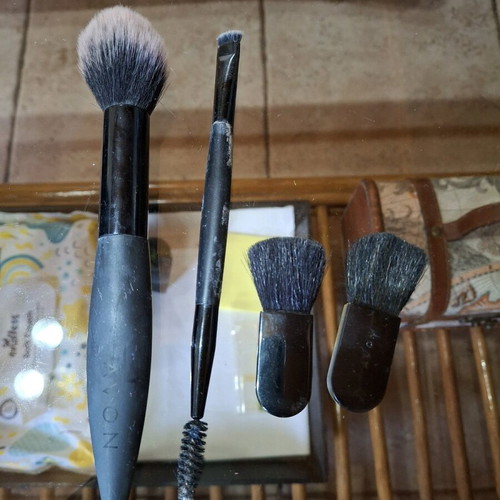 Avon makeup brushes used, set of 4 pieces