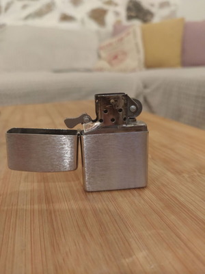 Zippo vintage lighter 1996 silver like new, made in America