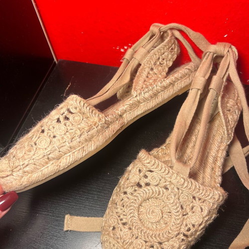 Corina Spanish espadrilles beige size 39 like new, lace up knitted