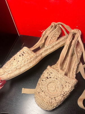 Corina Spanish espadrilles beige size 39 like new, lace up knitted