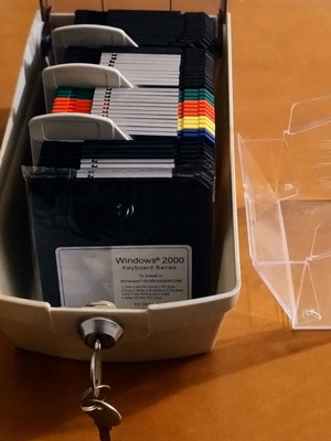 Pack of 2 cases with 43 floppy disks 3.5" vintage