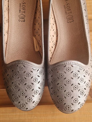 B-Soft women's moccasins silver like new, leather size 36