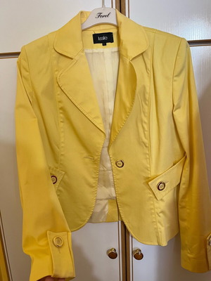 Lussile yellow jacket like new, size L
