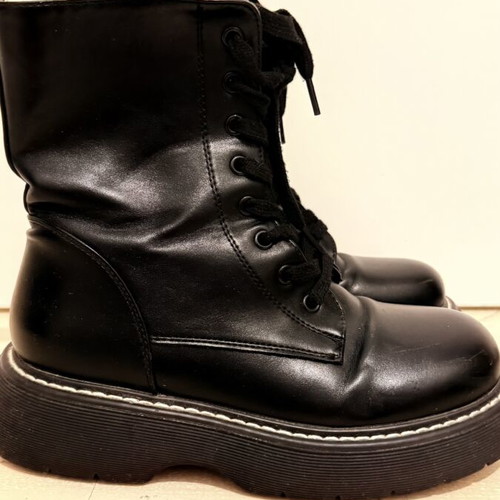 Boots like new, size 38, black, lightweight and comfortable