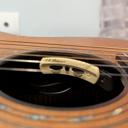 Bromo BAR6 Parlor acoustic guitar like new with LR Baggs Anthem